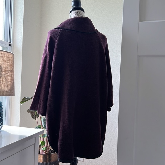 Beautiful poncho sweater - Picture 4 of 5